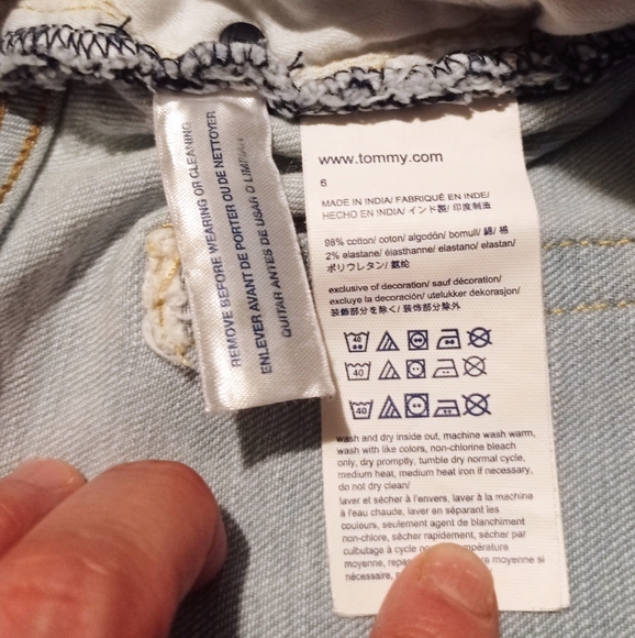 Tommy Hilfiger skirt, size 6 - Picture 7 of 7